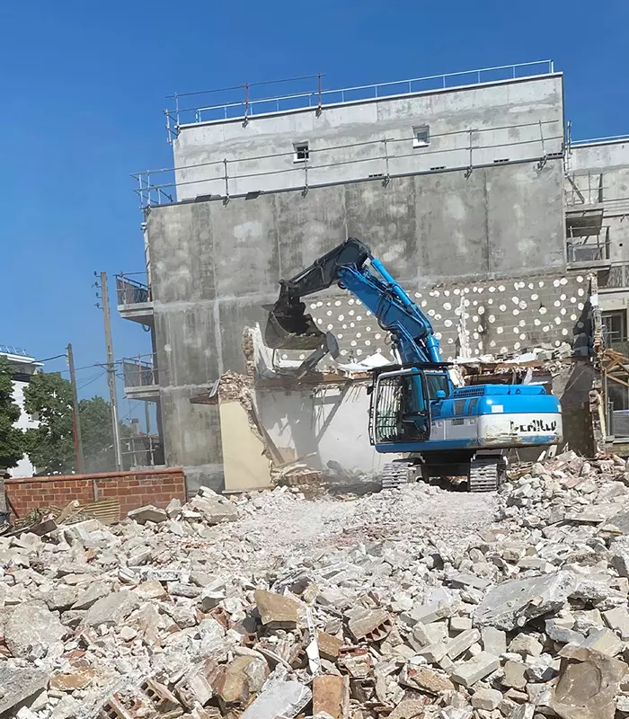 Déconstruction de bâtiment avec tri des matériaux